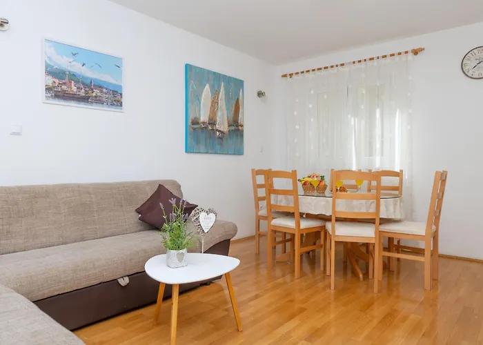 4you Μακάρσκα